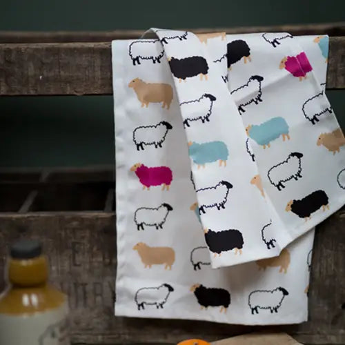 Woolly Ewe Tea Towel - Born and Bred in Scotland